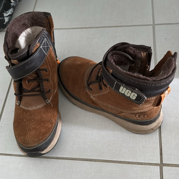 Ugg - Picture 2 of 2